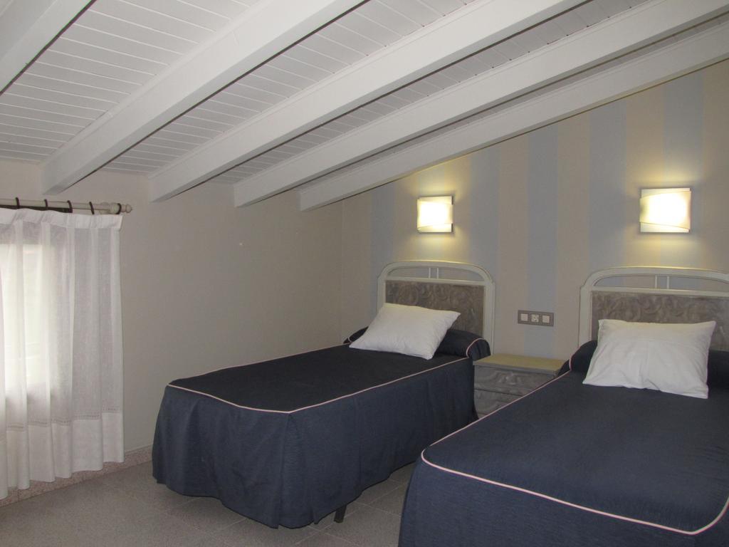 Hotel Migal Cue Room photo